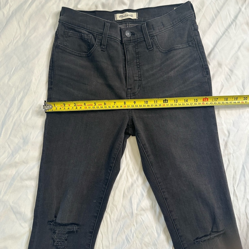 Madewell 9” Mid-Rise Skinny Jeans Black/Charcoal Distressed Raw Hem • Size 28 - Picture 6 of 8